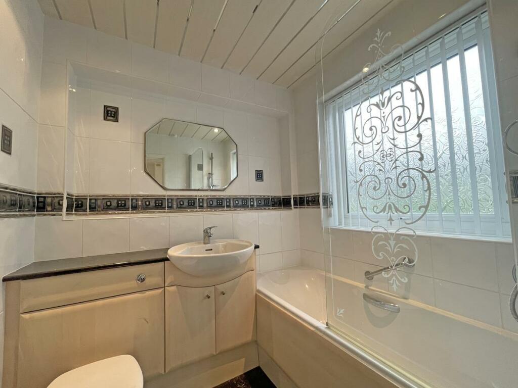 Beaumaris Road 72 Bathroom.jpg
