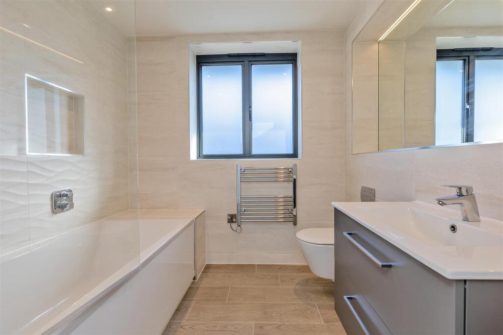 8666547-interior25.jpg