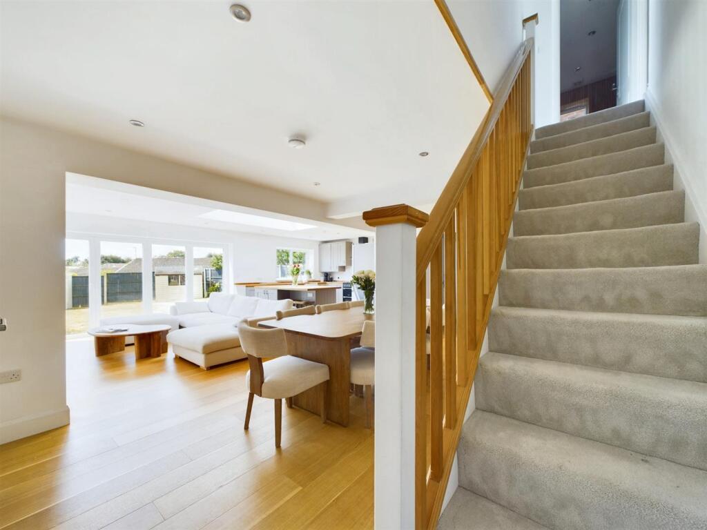 OPEN PLAN LIVING/ KITCHEN/ DINING AREA