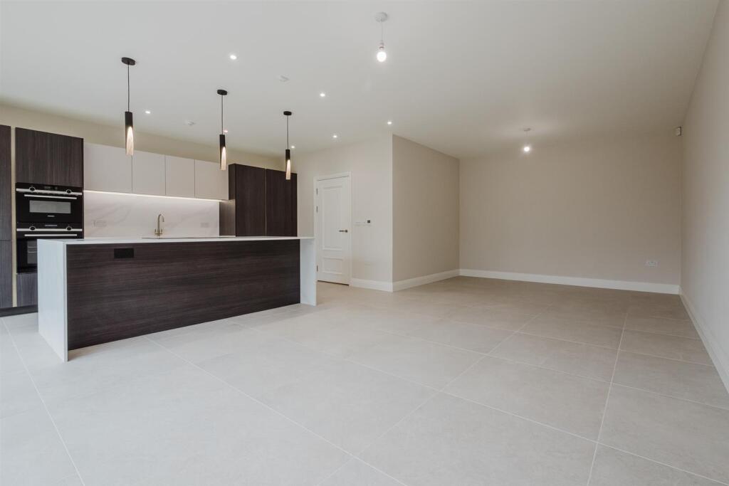 Live in Dining Kitchen