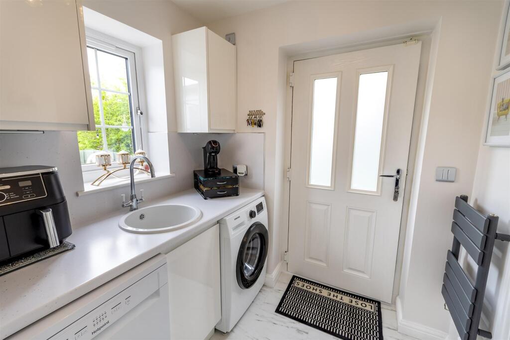 DSC_2756-Edit_bathroom.JPG