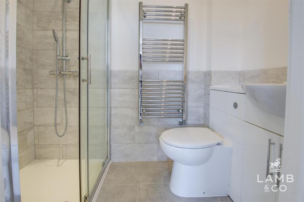 EN SUITE