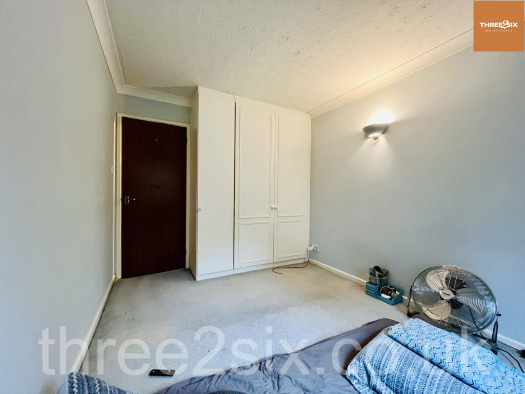 Bedroom pic 2