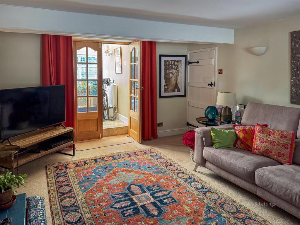 14 Church St Isham-15.jpg