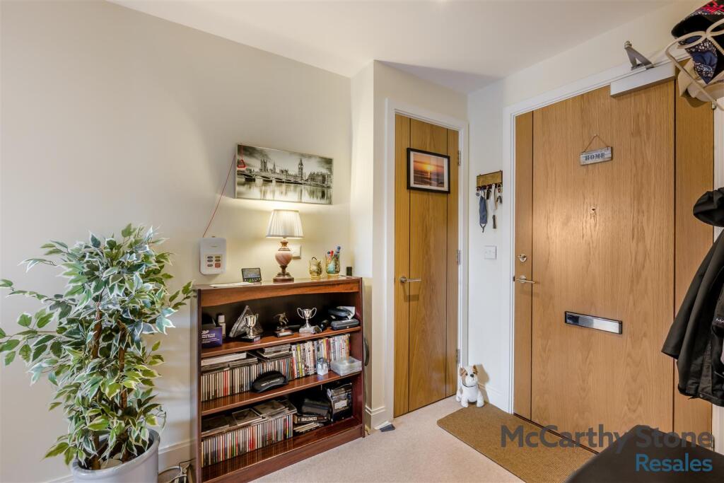 8665107-interior09.jpg