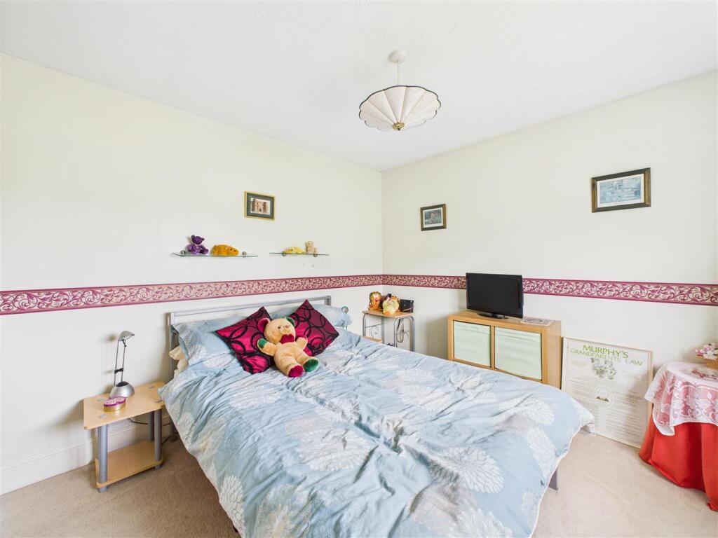 BEDROOM 2