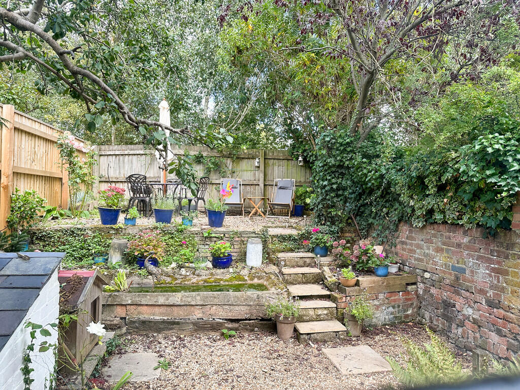 39 Lower North St...