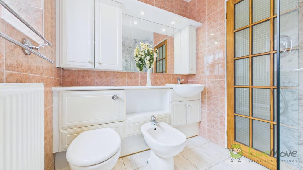 CAM02351G0-PR0077-STILL022