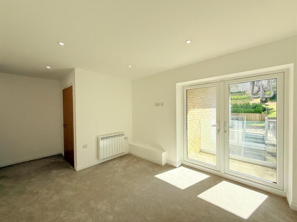 66 pr 20 lounge with patio doors.jpg