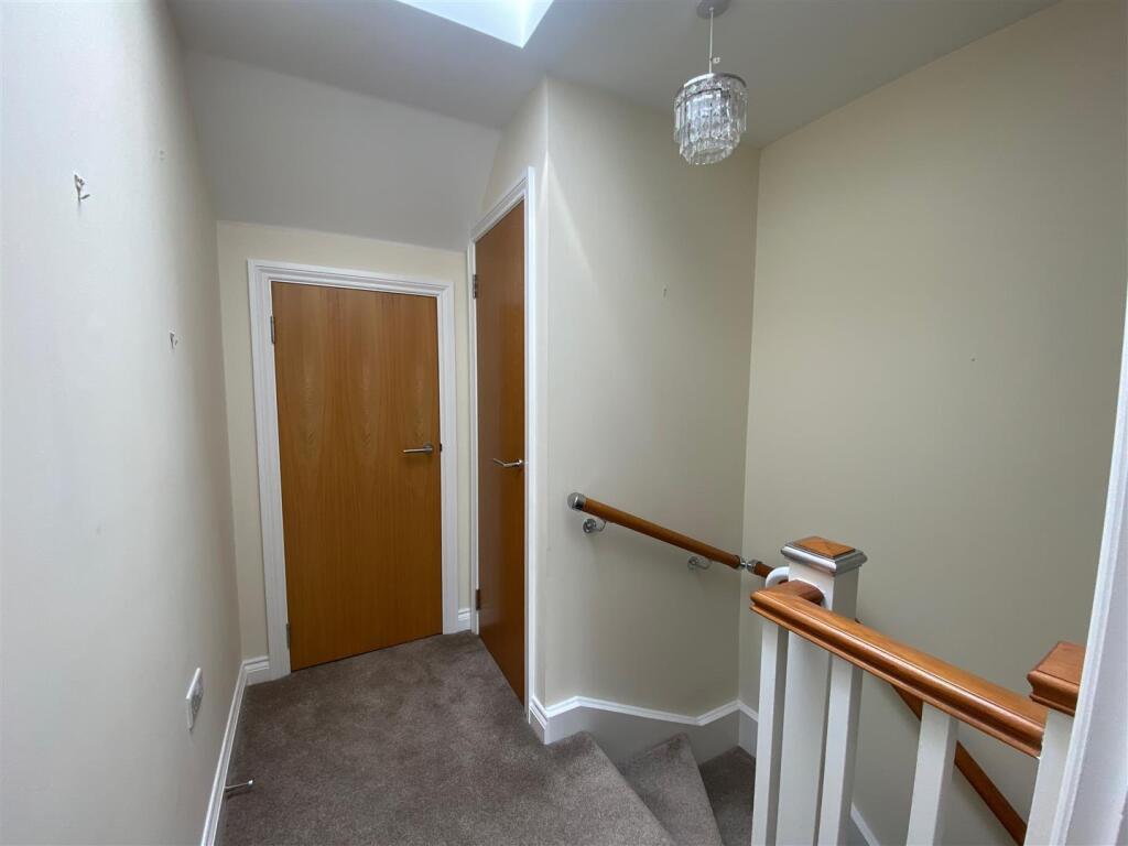 FIRST FLOOR LANDING