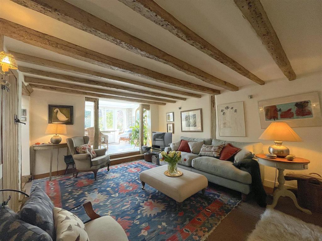 Living Room (1).jpeg