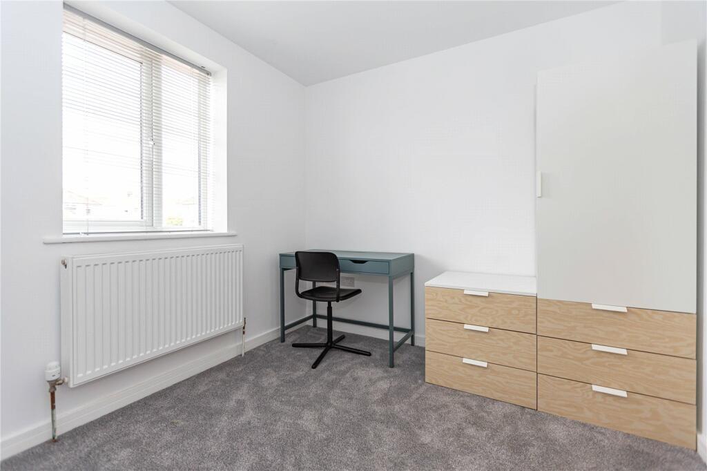 Bright and tidy single bedroom featuring a larg...