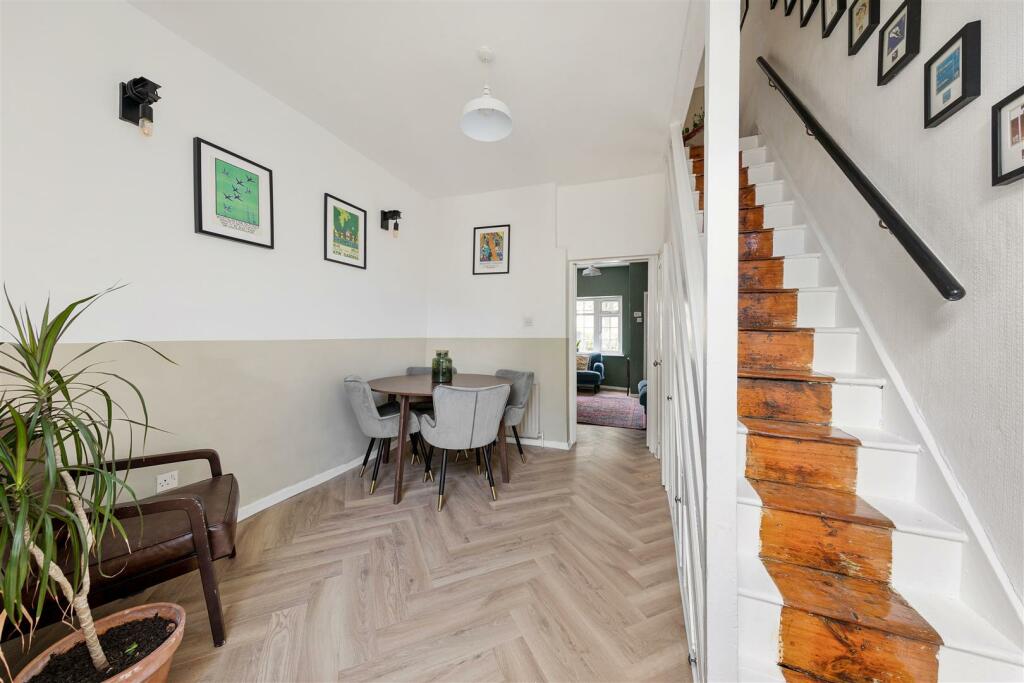 Chestnut Avenue, E7