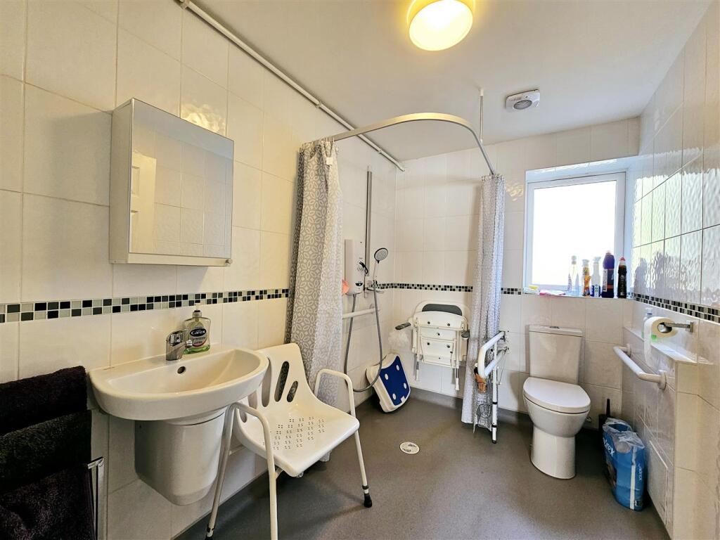 DOWNSTAIRS BATHROOM