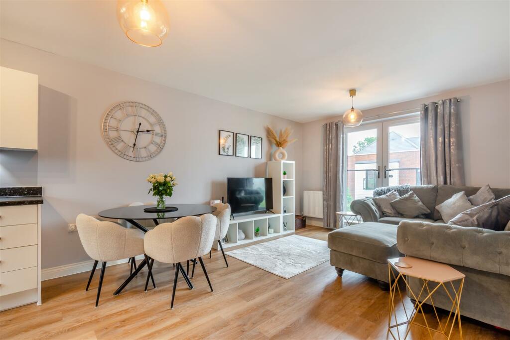 8594590-interior06.jpg