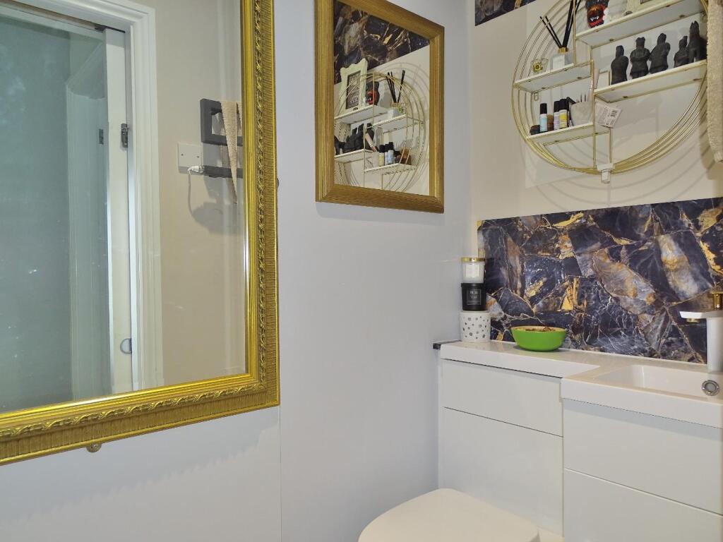 GROUND FLOOR CLOAKROOM