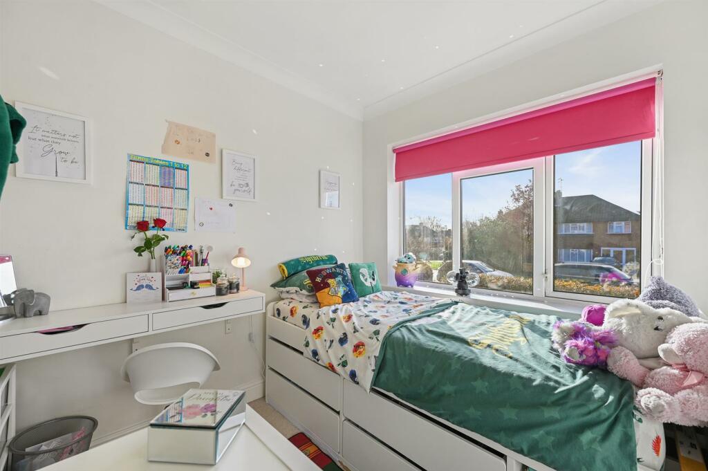 Bedroom 2 (2).jpg