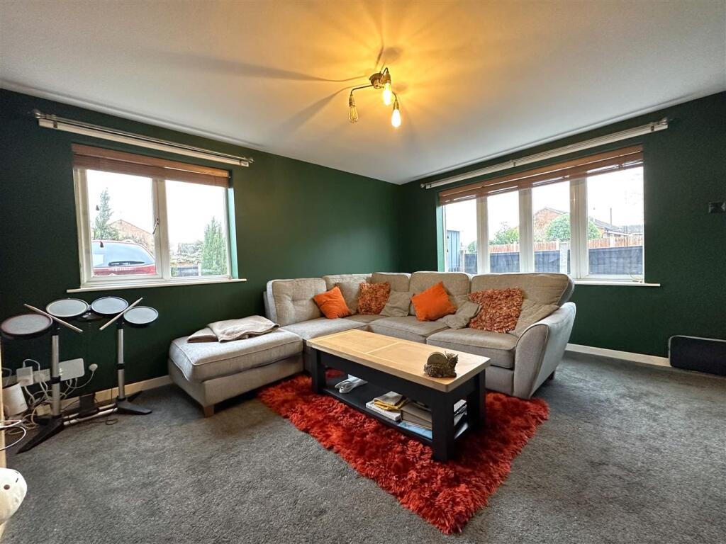 Dual-Aspect Living Room 861