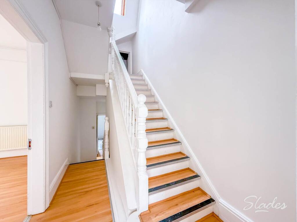1ST FLOOR LANDING