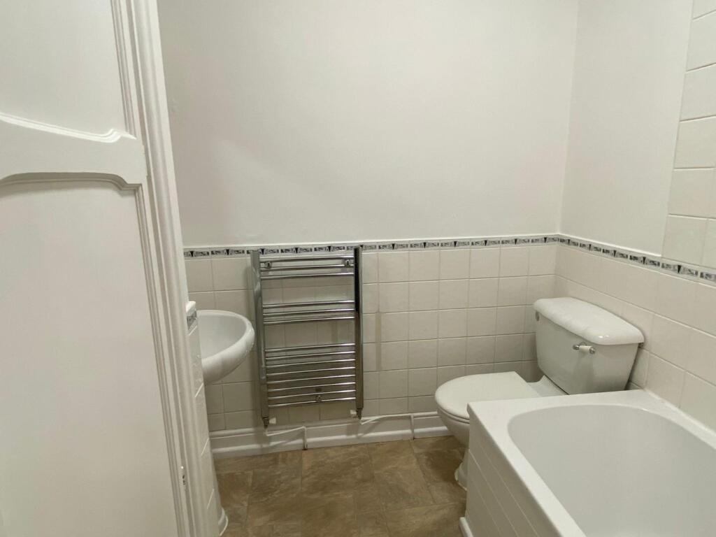 Bathroom 2.jpg