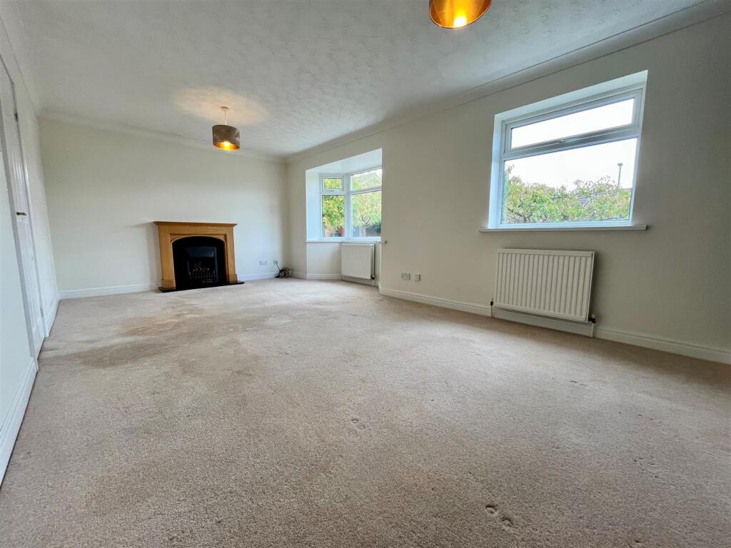 Lounge Diner - additional image.jpg