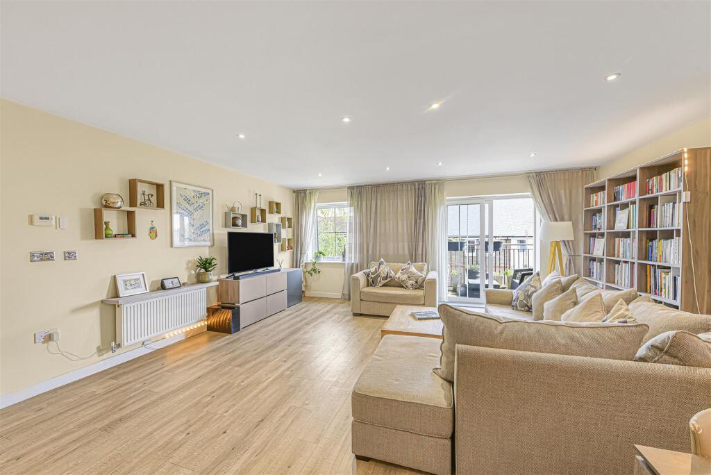 SITTING / DINING ROOM &amp; KITCHEN