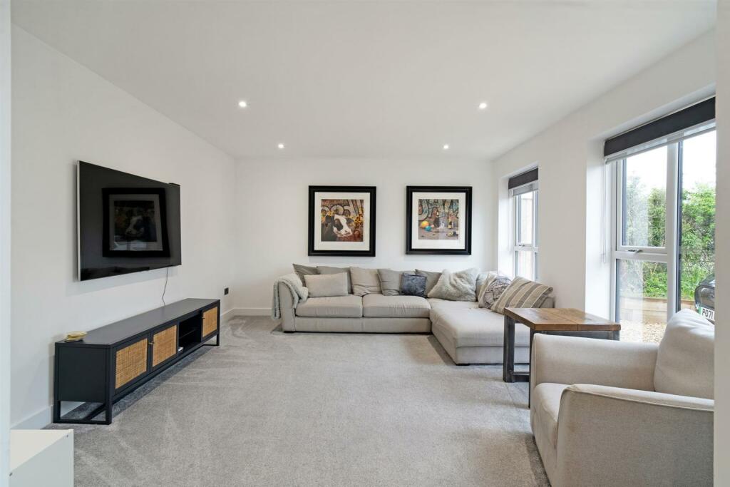 69519_3 Ashley Close, Charlton Kings - (10)_low.jp