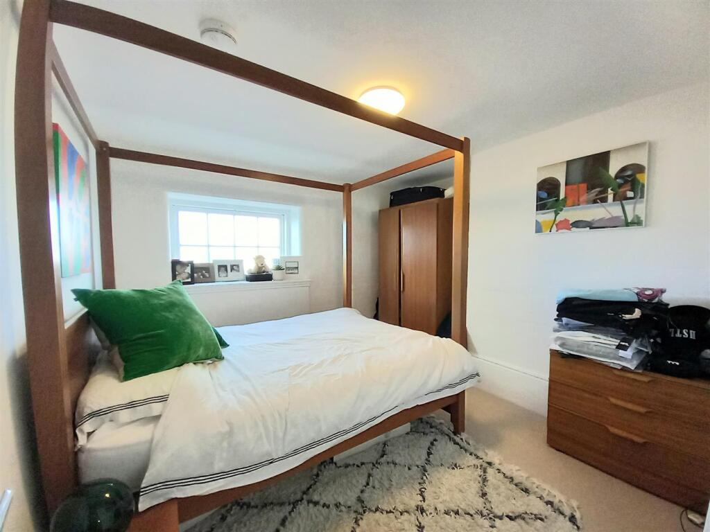 Apartment 12 Bed 1.jpg