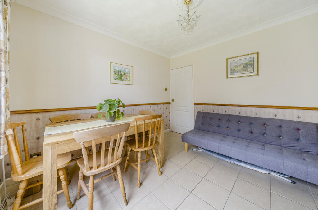 Dining/Bedroom 4