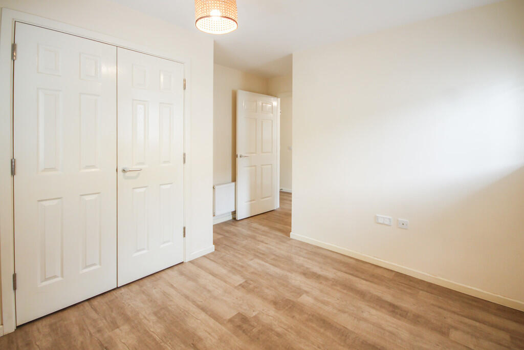 12 Balmoral - Red...