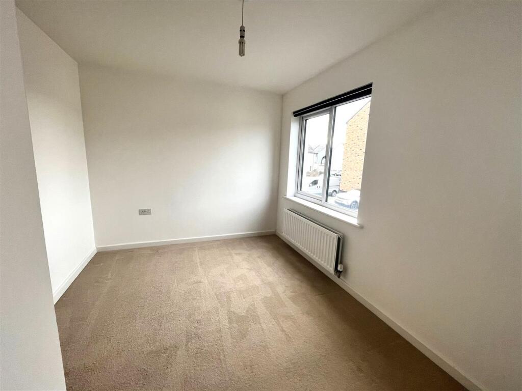 18 Front Bedroom .jpg