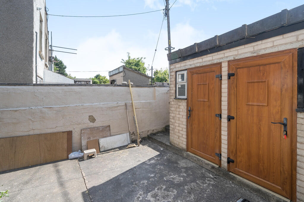 Enclosed Rear Yar...