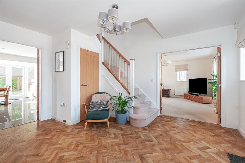 5 Sycamore Close -14.jpg