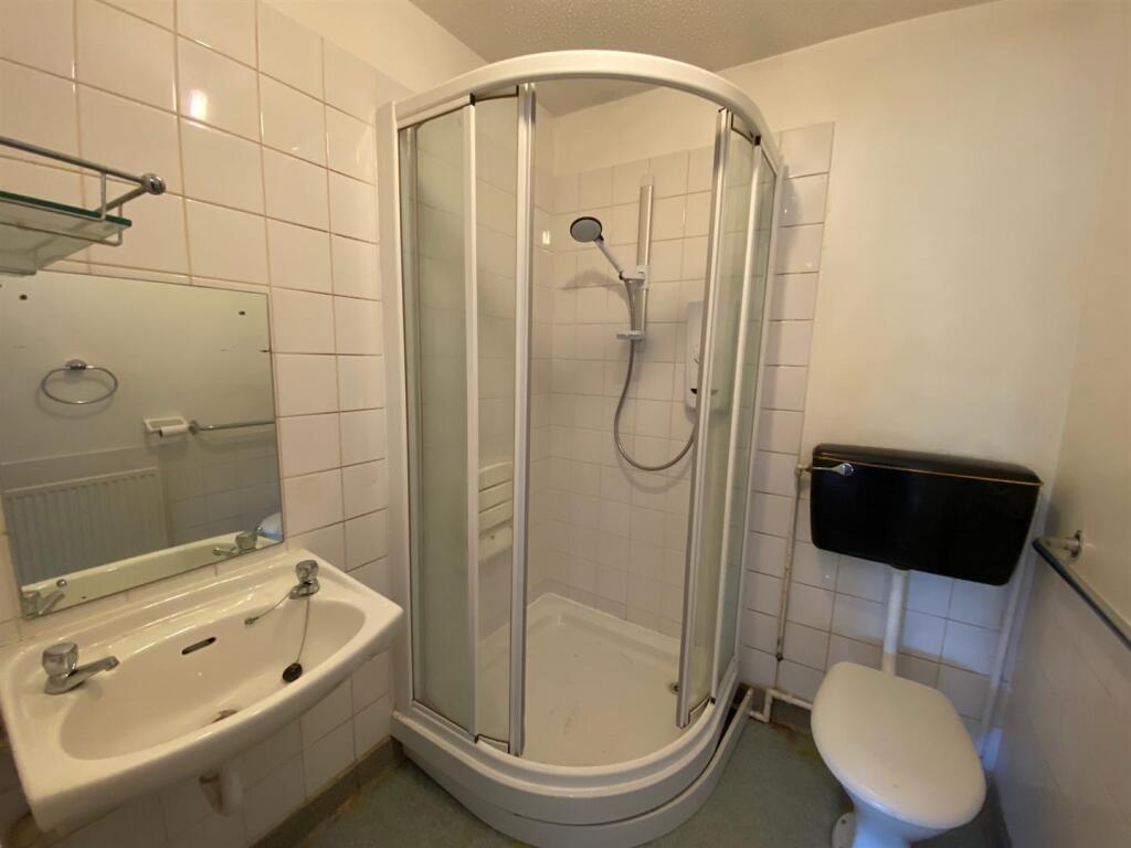 Shower Room.jpg