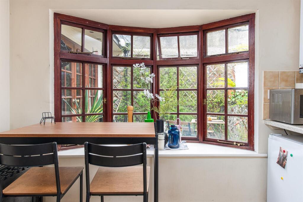 Kitchen_2.jpg