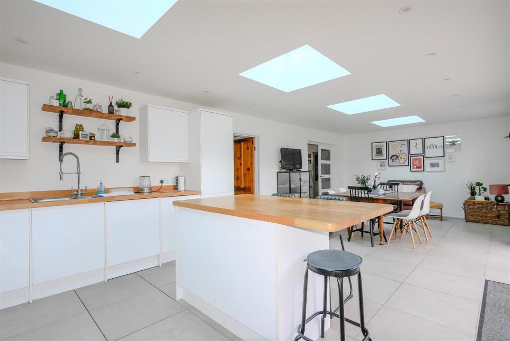 OPEN PLAN KITCHEN/DINER
