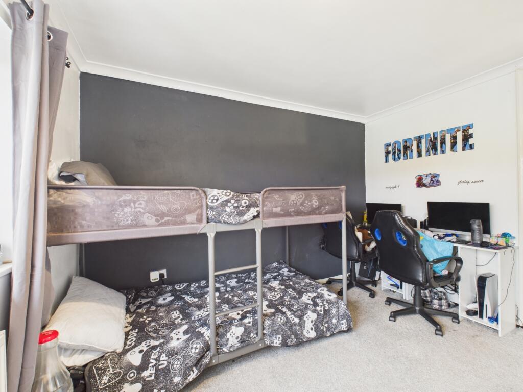 CAM03729G0-PR0158-STILL037