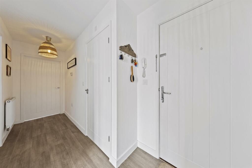 Flat1-177BarrosaWayWeb07.jpg