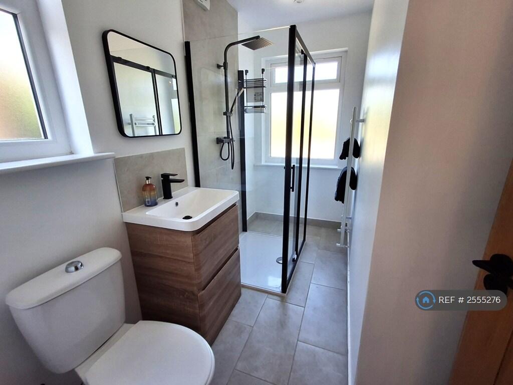 Bedroom 4 Bathroom