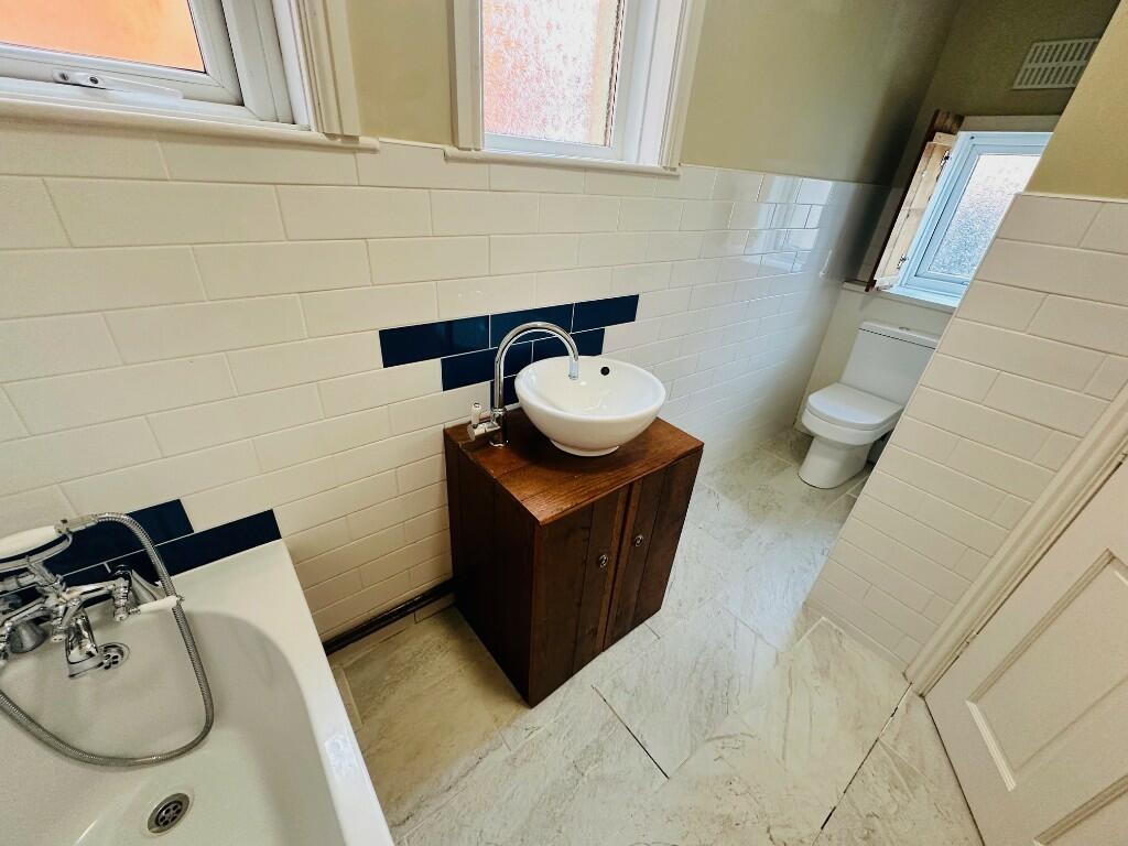 Good-Sized Bathr'm