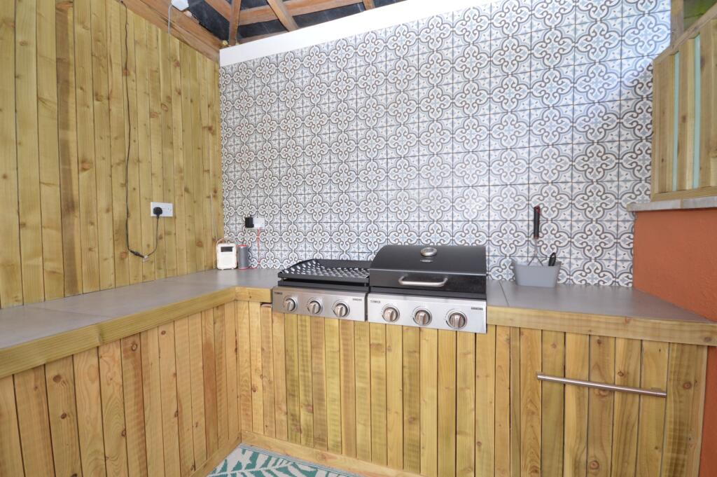 Outdoor Living / Kitchen Area