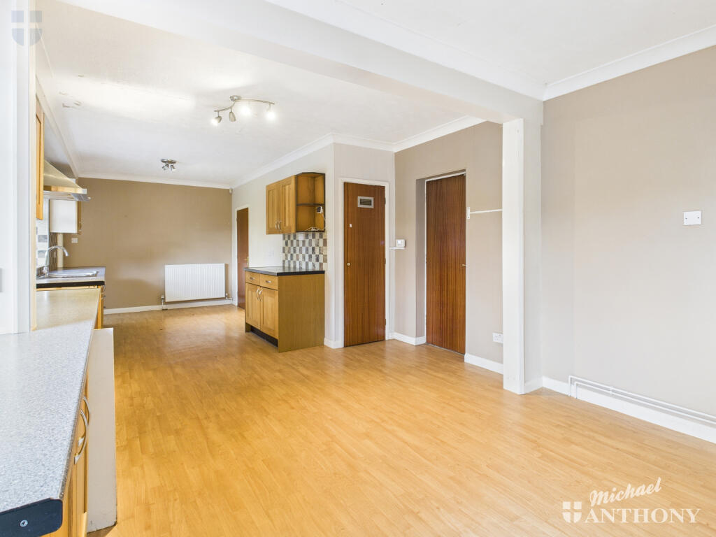 CAM03852G0-PR0480-STILL002