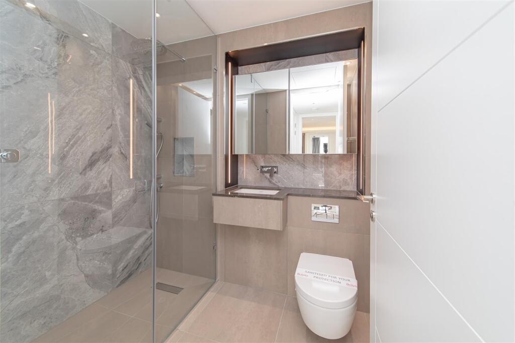 Bathroom            .jpg