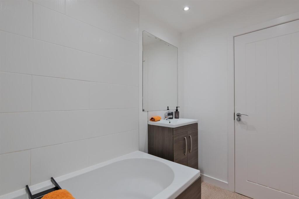 036-88 Currieside Avenue , Shotts , ML7 5RN.jpg