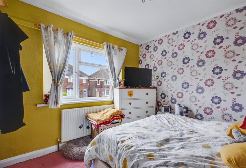 Bedroom 1_2.jpeg