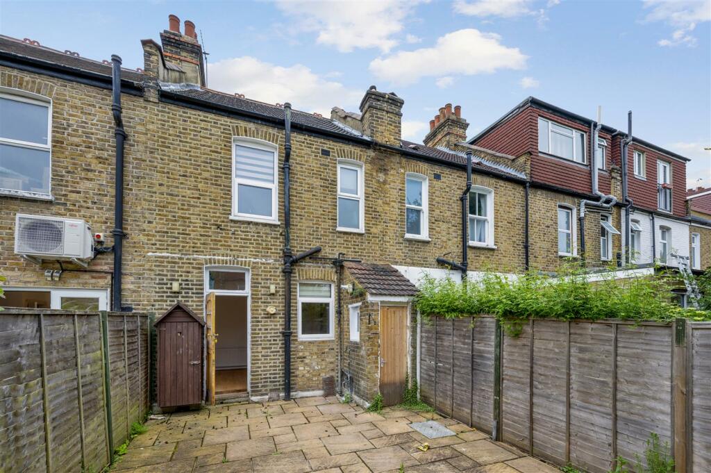 16 Gore Road,13.jpg