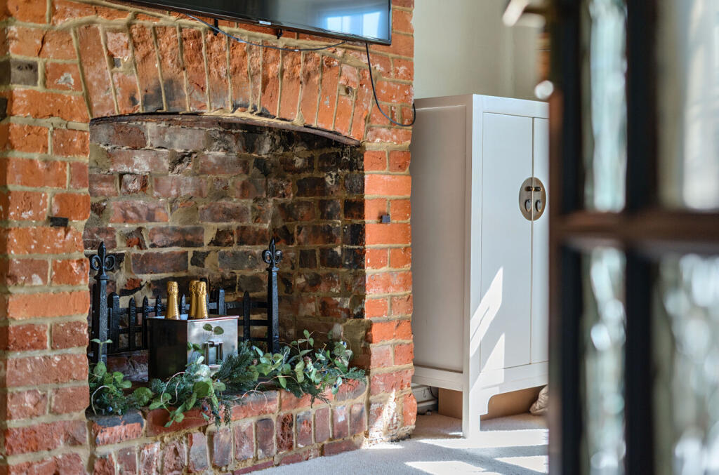 1298676-12-683039...