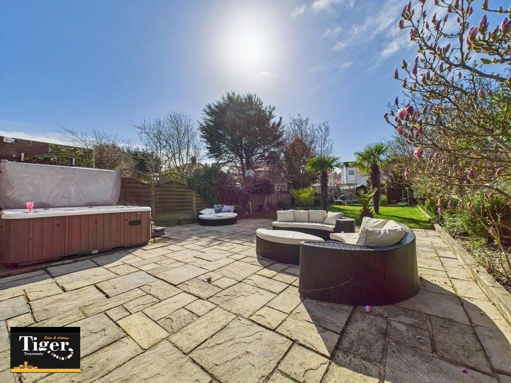 CAM02176G0-PR0528...