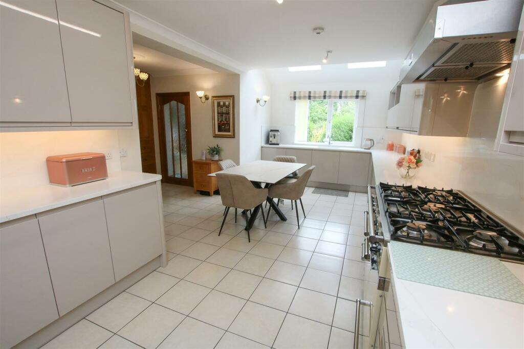 OPEN PLAN LIVING/ DINING/ KITCHEN