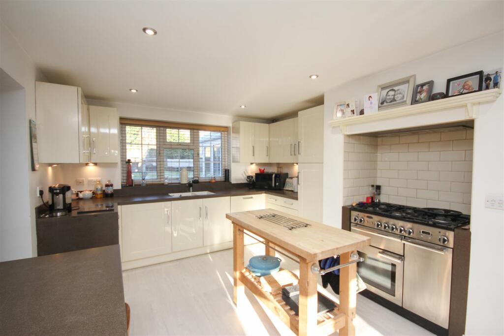 kitchen 2.JPG